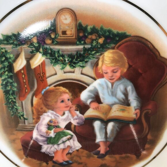 1983 Avon Third Edition Enjoying The Night Before Christmas Memories Plate - Picture 3 of 5